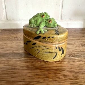 Tom Hatton Vintage Frog Trinket Box made in 1995 Artist Signed